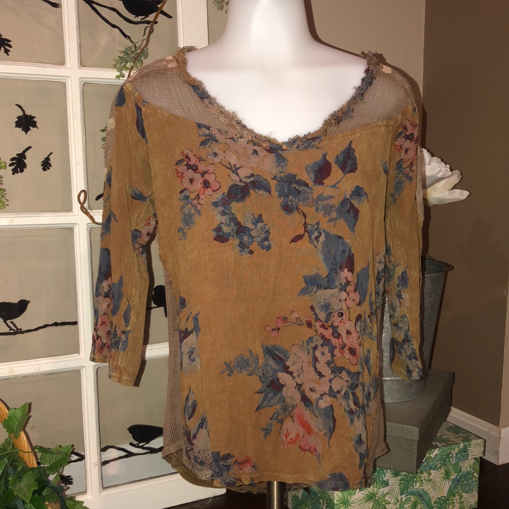 Buckle Top